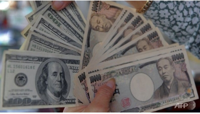 Dollar near 6-week low, Yen steadies