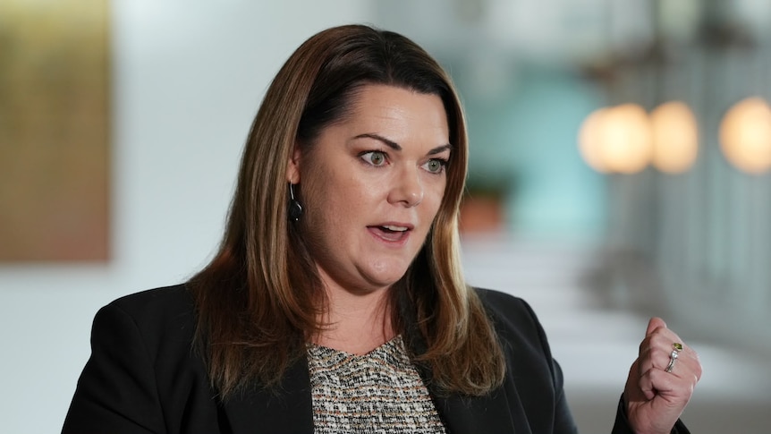 Greens draw betting perk line ahead of gambling showdown
