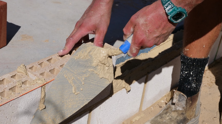 Canberra apprenticeships hit a brick wall in the middle of construction boom