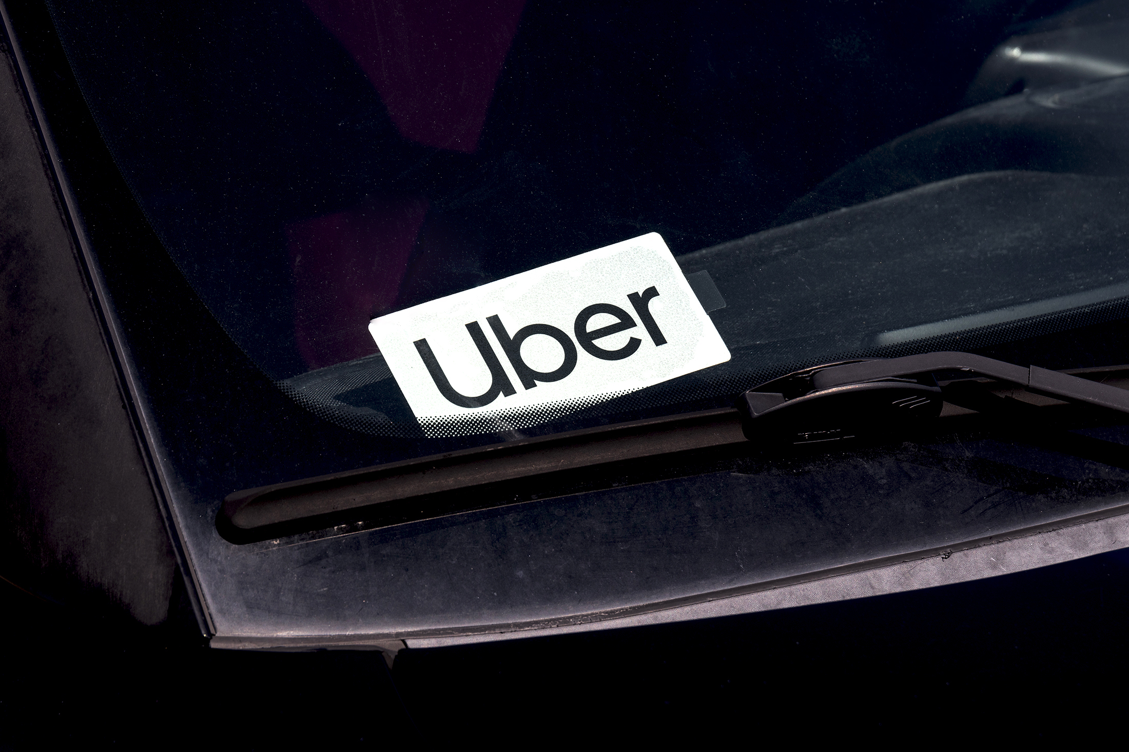 Watch: Houston Police Officers Jump Into an Uber Driver’s Car to Chase Down a Suspect