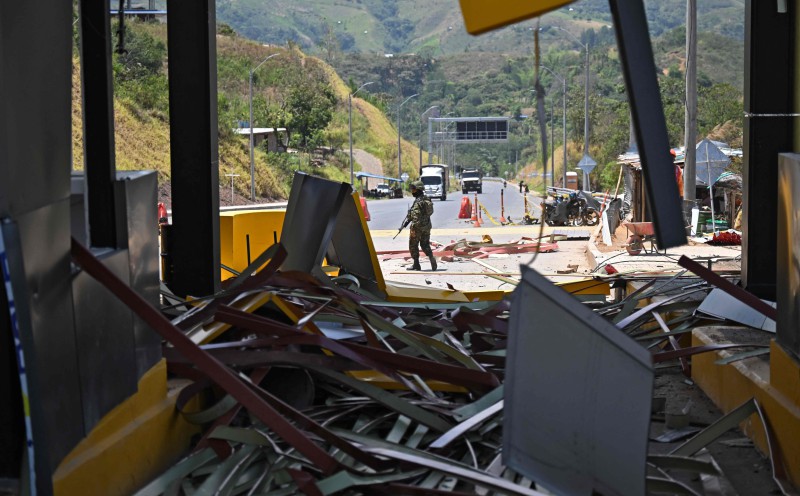 Bombing attacks mark first day of Colombia's new right-wing government