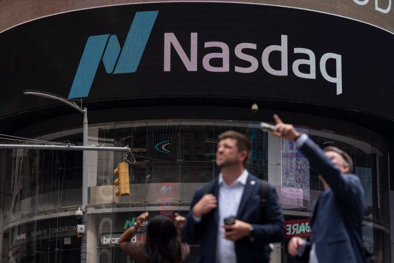 Tech Stocks Lead Major Indexes Higher