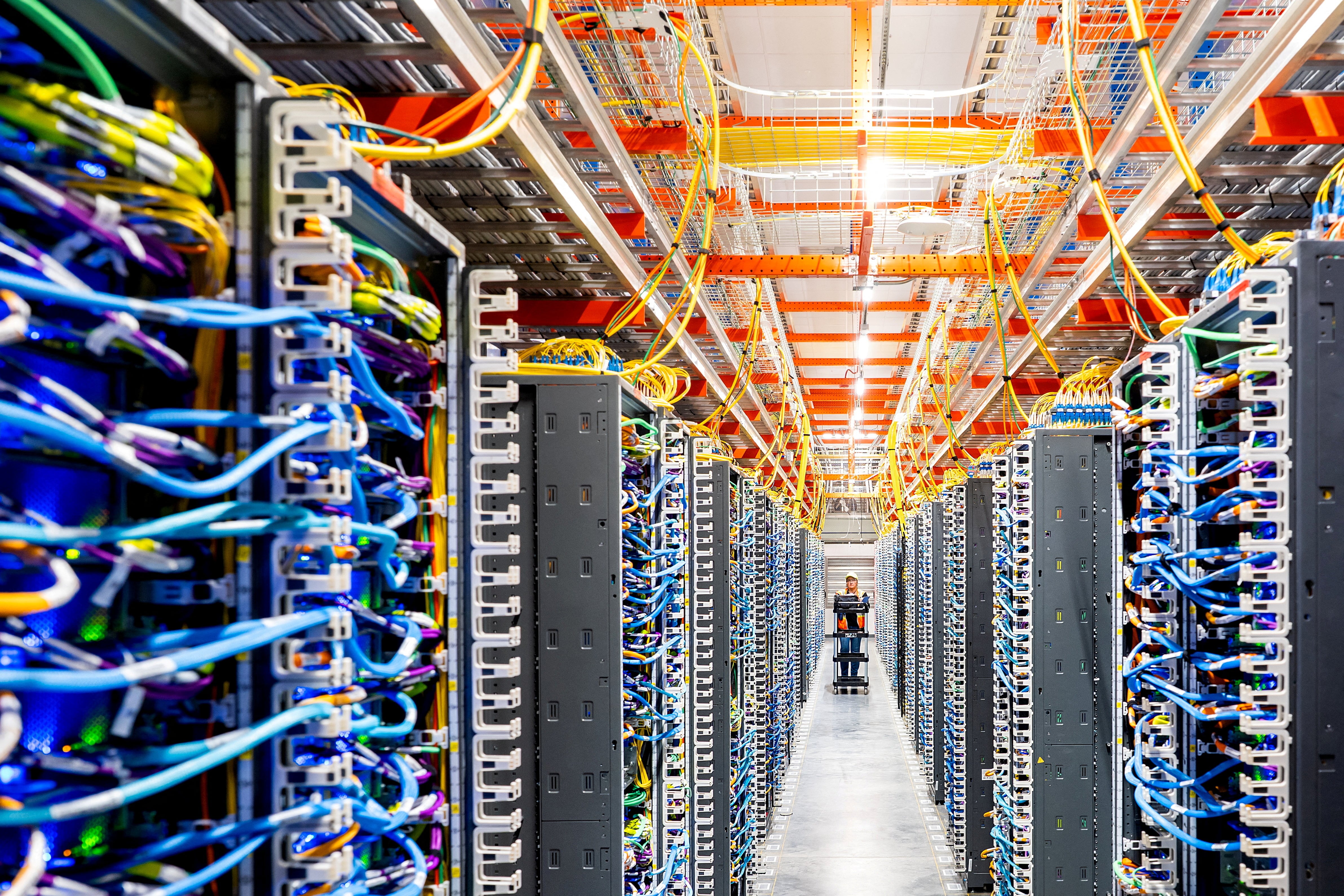 El Gobierno eleva las exigencias a los inversores en centros de datos para evitar una burbuja
