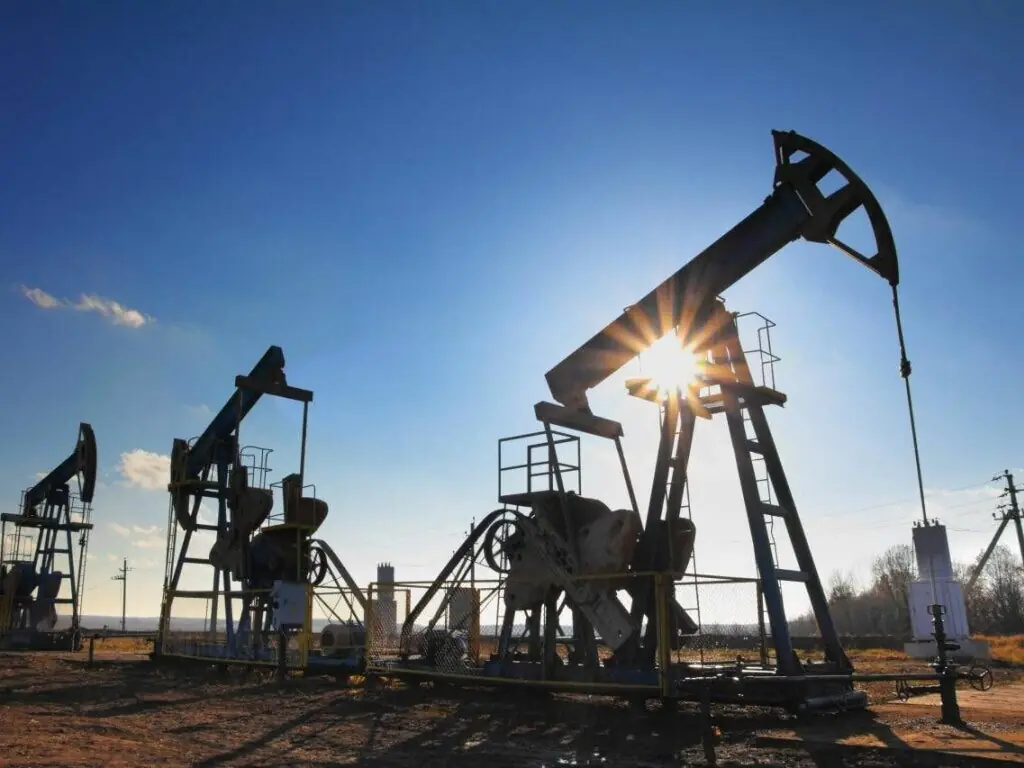 Oil settles down more than 3pc