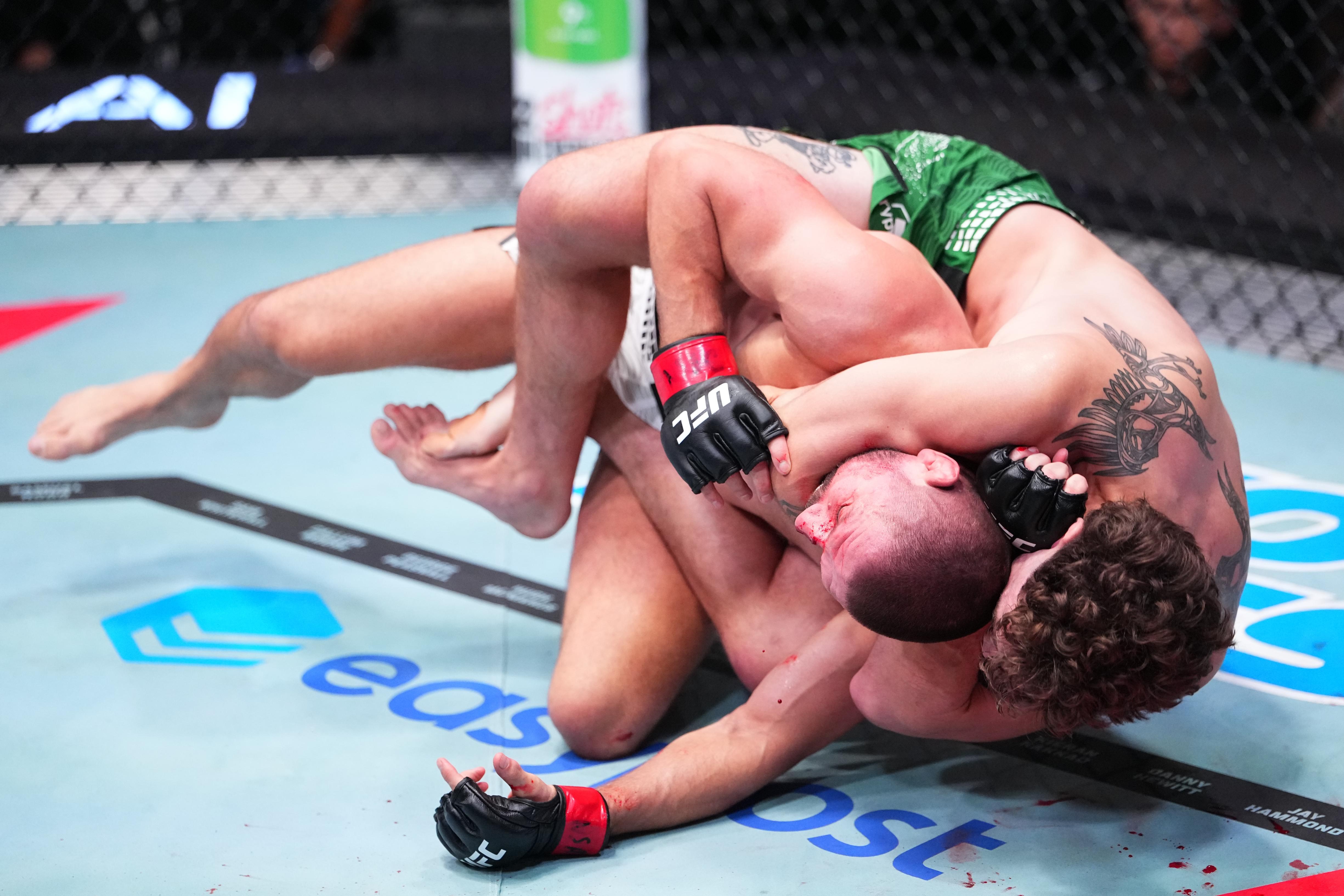 Quillan Salkilld snatches rear-naked choke to finish Mateusz Gamrot in first round in UFC Vegas 120 main event