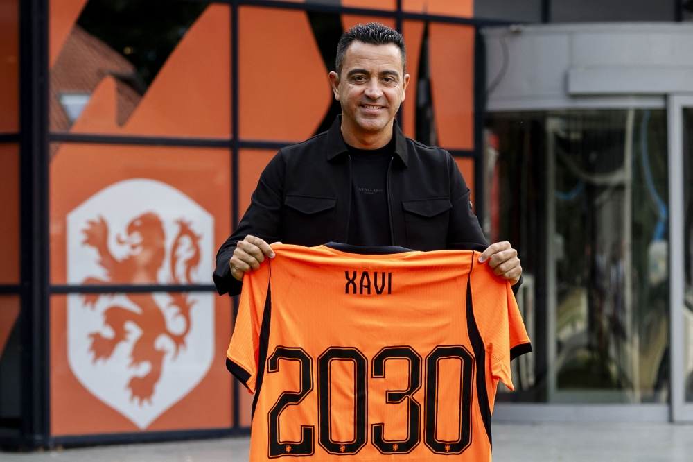 Third choice? Xavi doesn’t care! New Netherlands boss laughs off Guardiola and Slot snubs as he targets Oranje revival