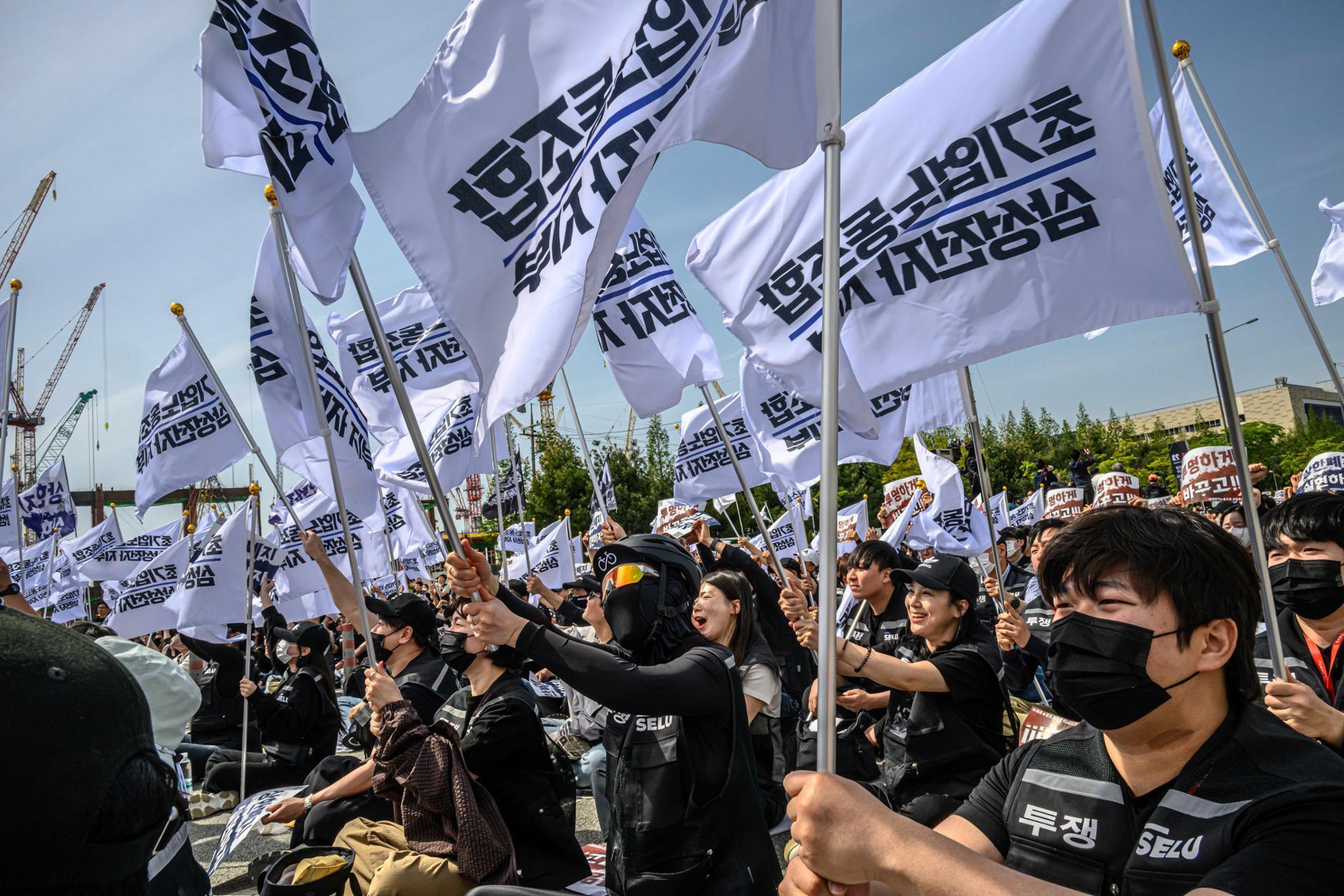 Profit-linked bonuses at Samsung, SK unlikely to spread across Korean biz