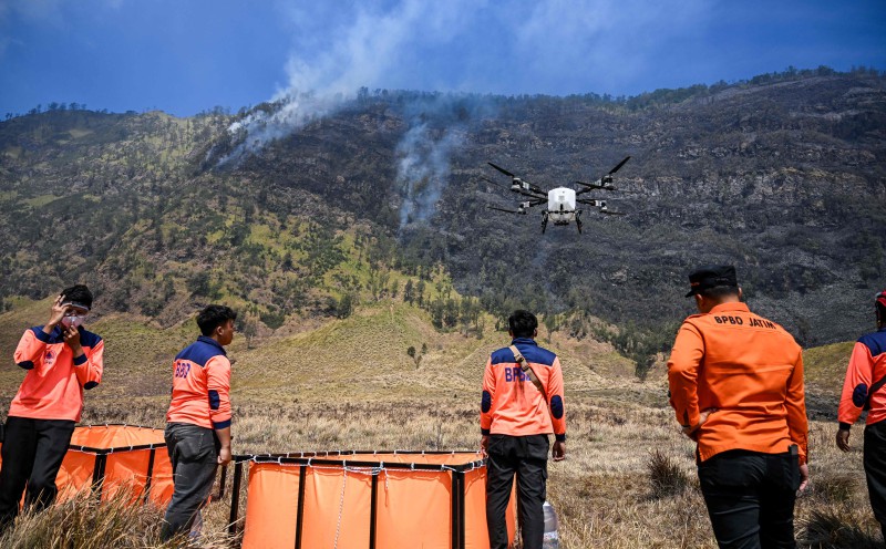 Indonesia closes all access to Mount Bromo as wildfire expands