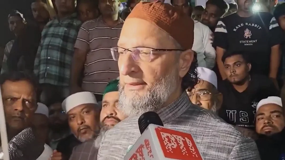 ‘Students Told How Low To Bow To PM Modi, Stand During Vedic Mantras’: Owaisi Questions IIT Delhi Convocation Protocol