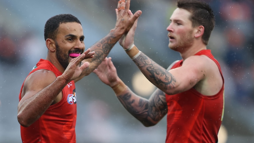 Live: Suns take advantage of sloppy Giants as defender cops rib injury