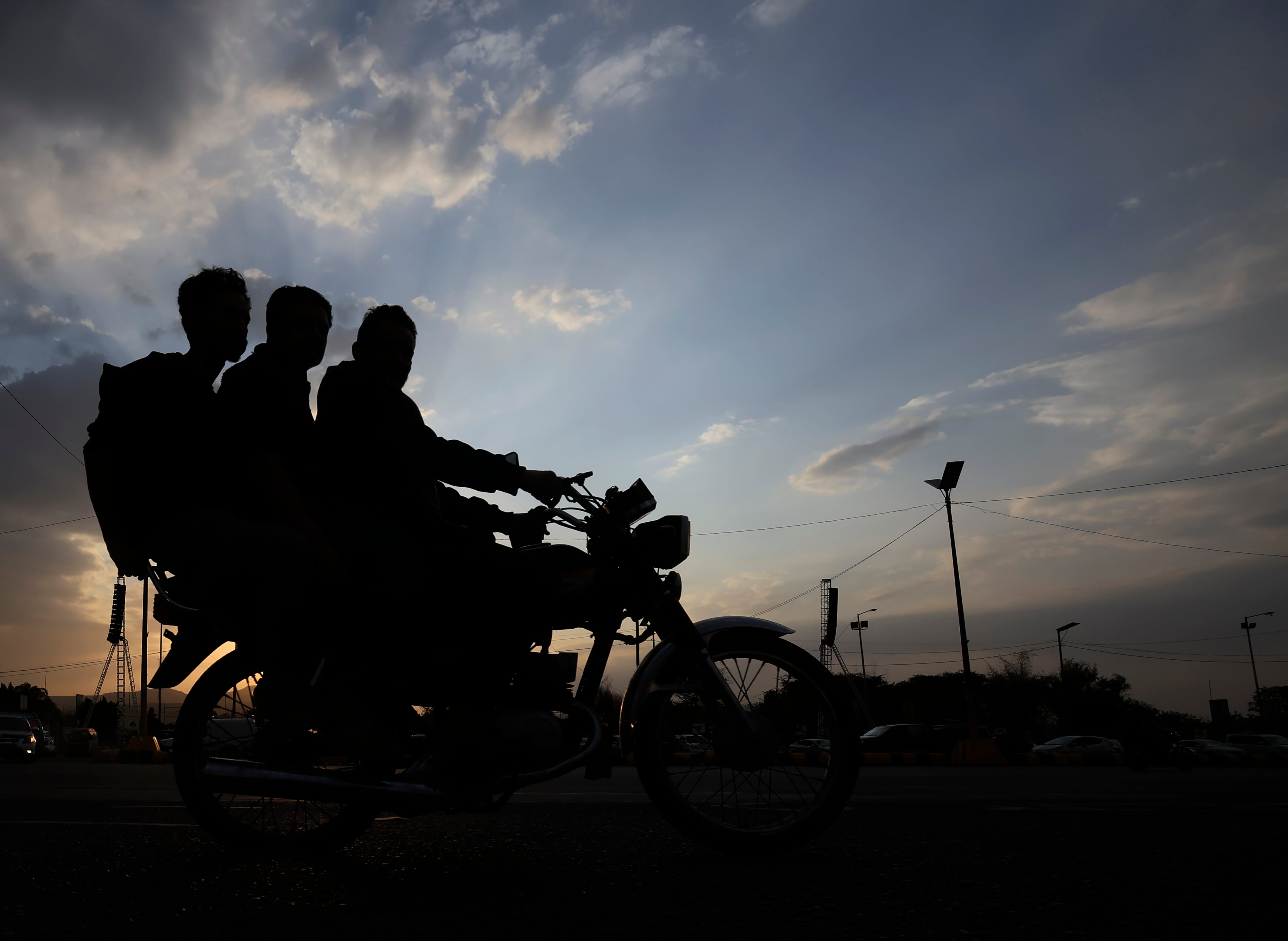Houthis increase smuggling networks in African conflicts