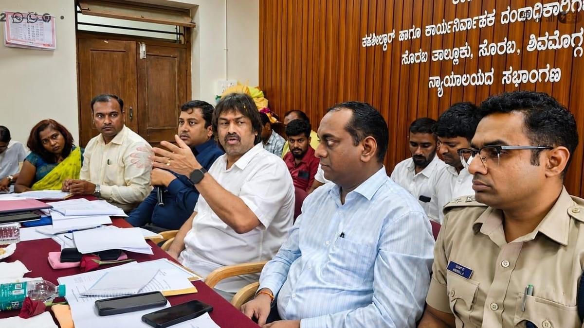 Minister Madhu Bangarappa visits Sorab, holds review meeting