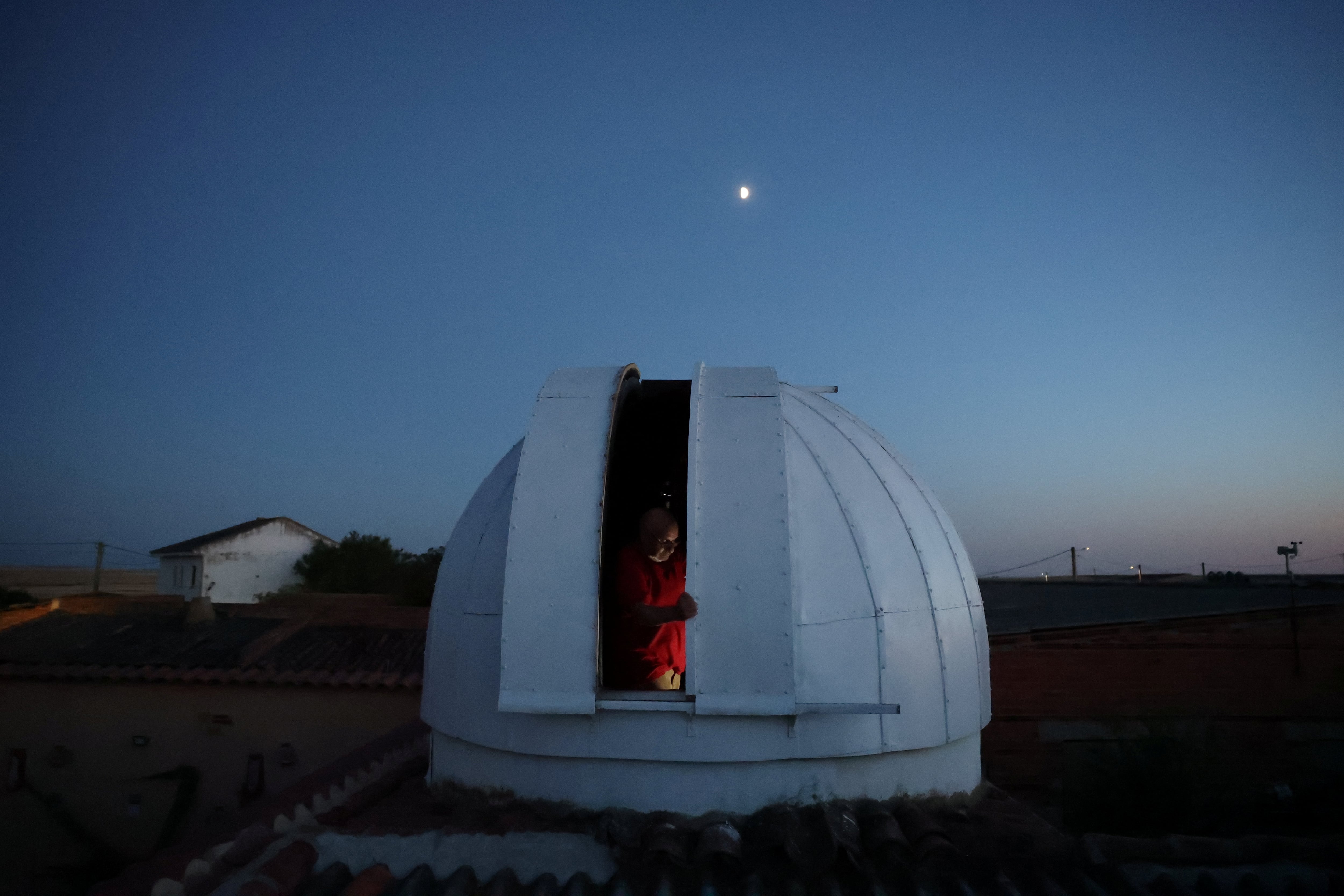 The day of the two nights arrives: millions of Spaniards seek their place to see the eclipse