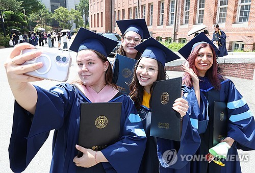 No. of immigrant-background students in primary, secondary education hits record high