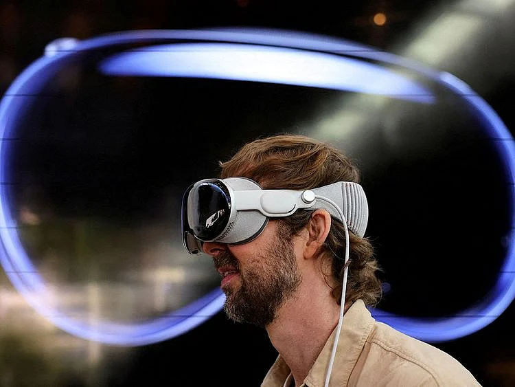 Why Apple is slashing 200+ jobs from Vision Pro and Siri teams