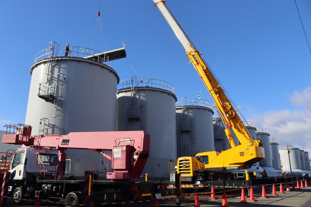 Japan nuclear plants given more time to build antiterrorism facilities