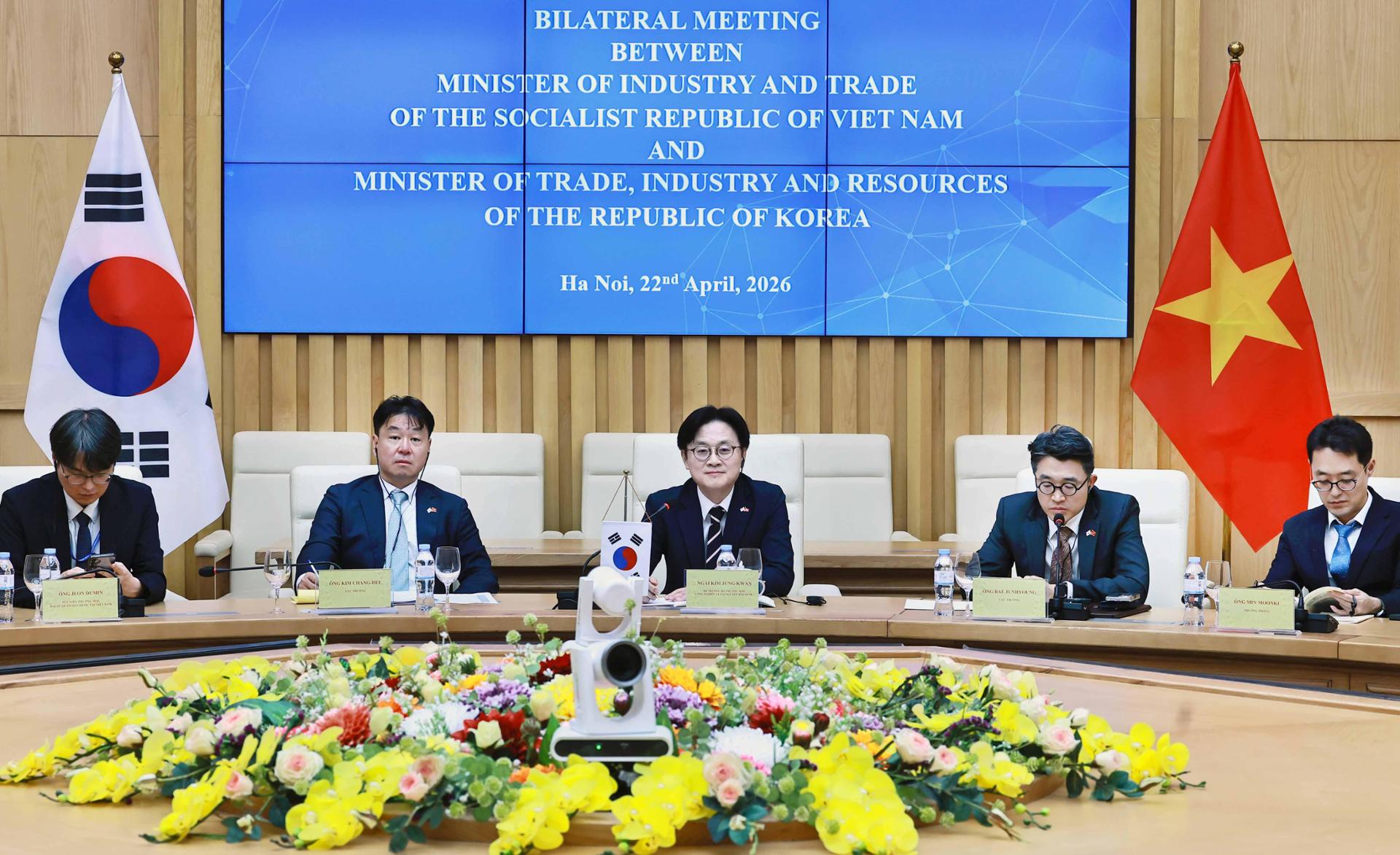 Korea, Vietnam vow stronger ties in cutting-edge sectors, building on FTA