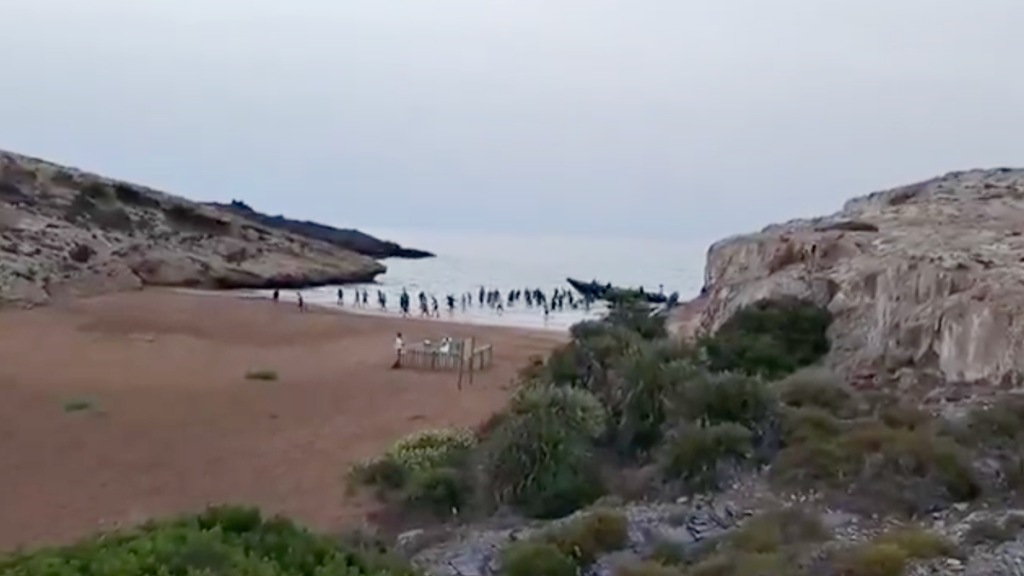 More than 160 migrants reach Murcia in one week as Guardia Civil’s fast patrol boat sits broken