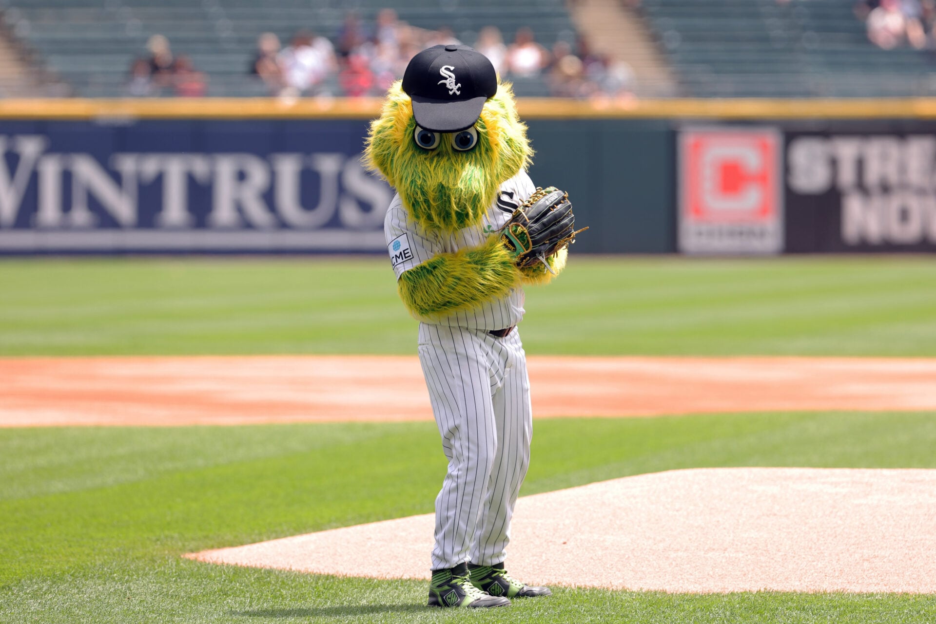 ‘Insane’ – White Sox mascot compared to ‘prime Randy Johnson’ after throwing impressive pitch