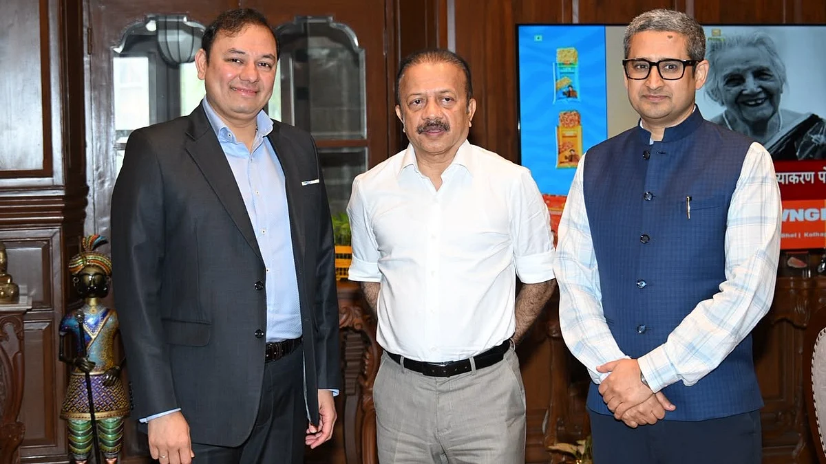 Adani Foundation Contributes ₹15 Crore to Strengthen Mumbai Police Fleet
