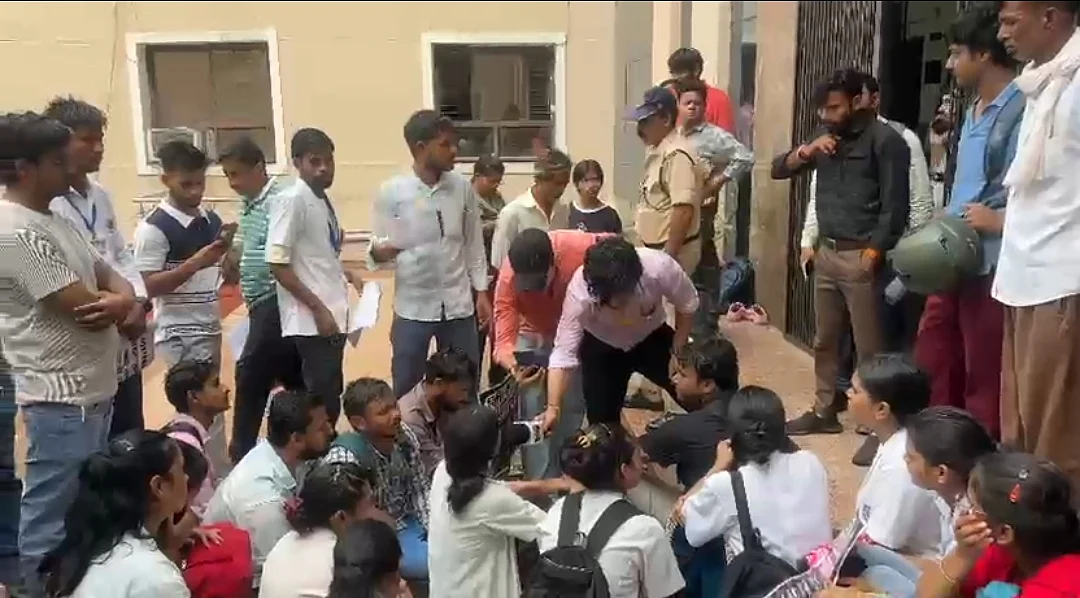 Nursing Students Protest At Gwalior Collectorate Over Delayed Exams, Results