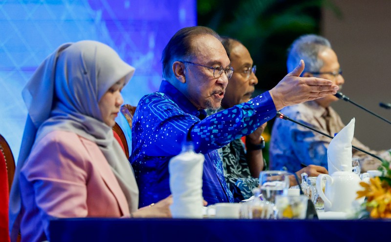 Anwar says students should not appoint university leaders
