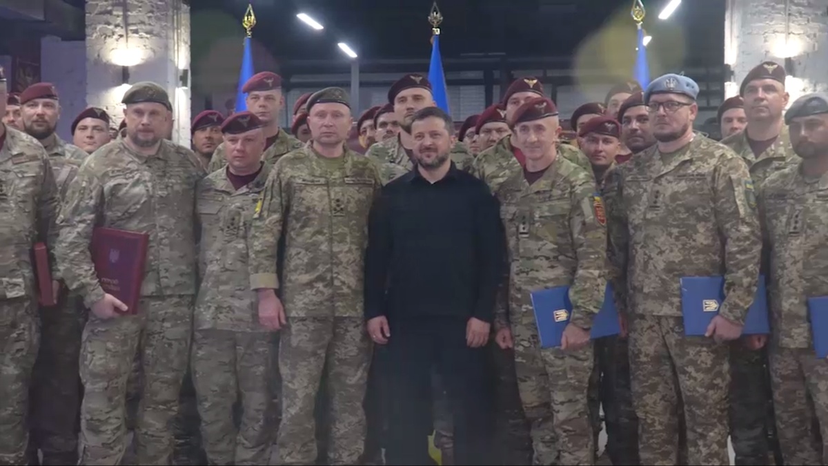 Zelenskyy awards Golden Stars to Biletsky, Kolodiy; honors other soldiers on frontlines