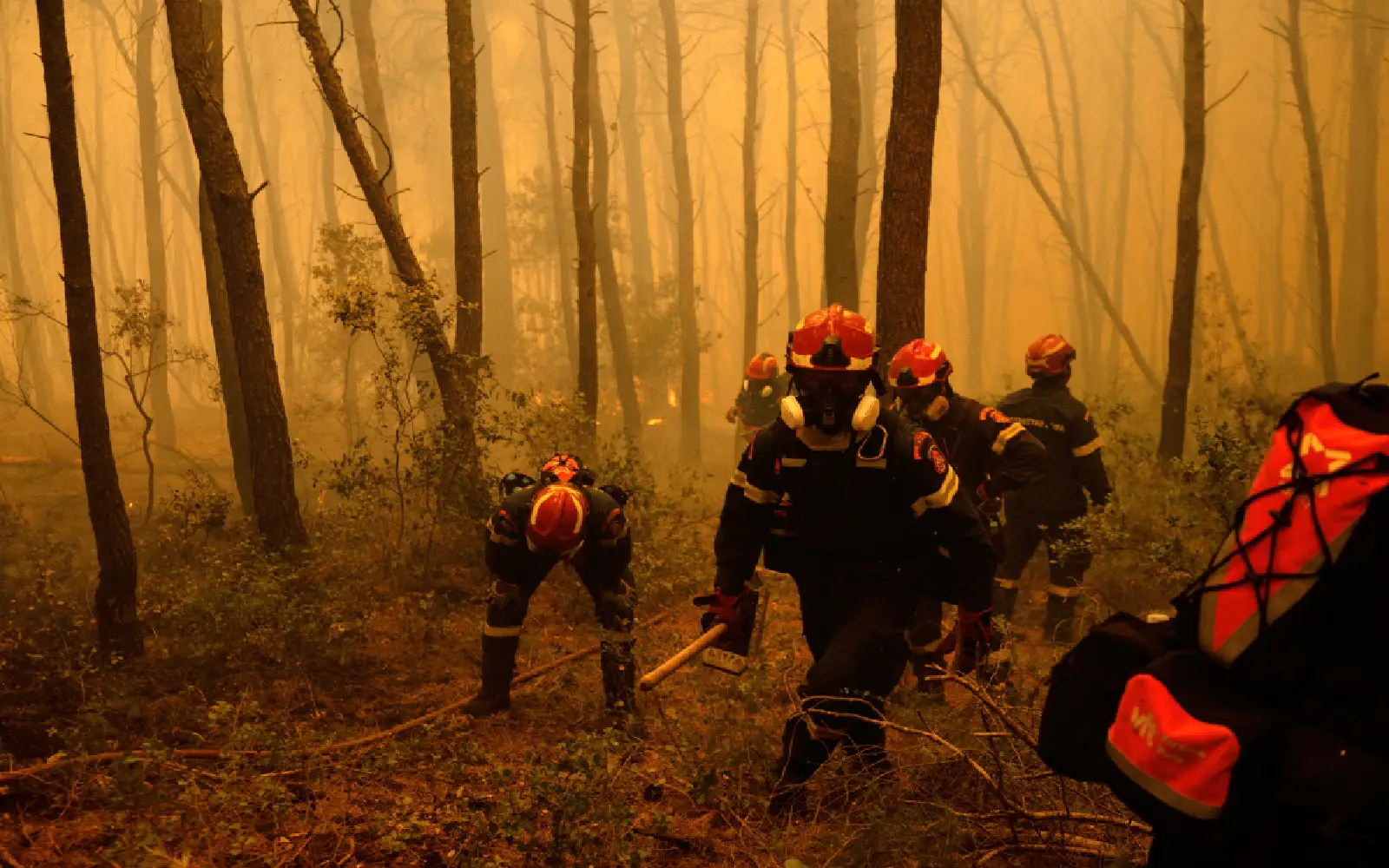 Fire toll mounts in Greece as blazes spread