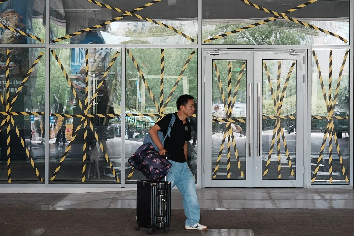 Over 1,000 flights cancelled in China as Typhoon Dolphin looms