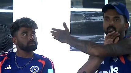 Crash Course For Short-Ball! Mohammed Siraj Struggles Against Bouncer While Batting, KL Rahul Steps In With Advice | Video