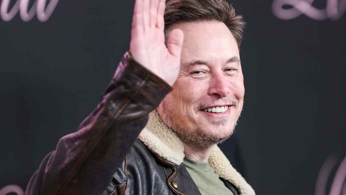Ukraine awards Musk medal as it seeks Starlink approval