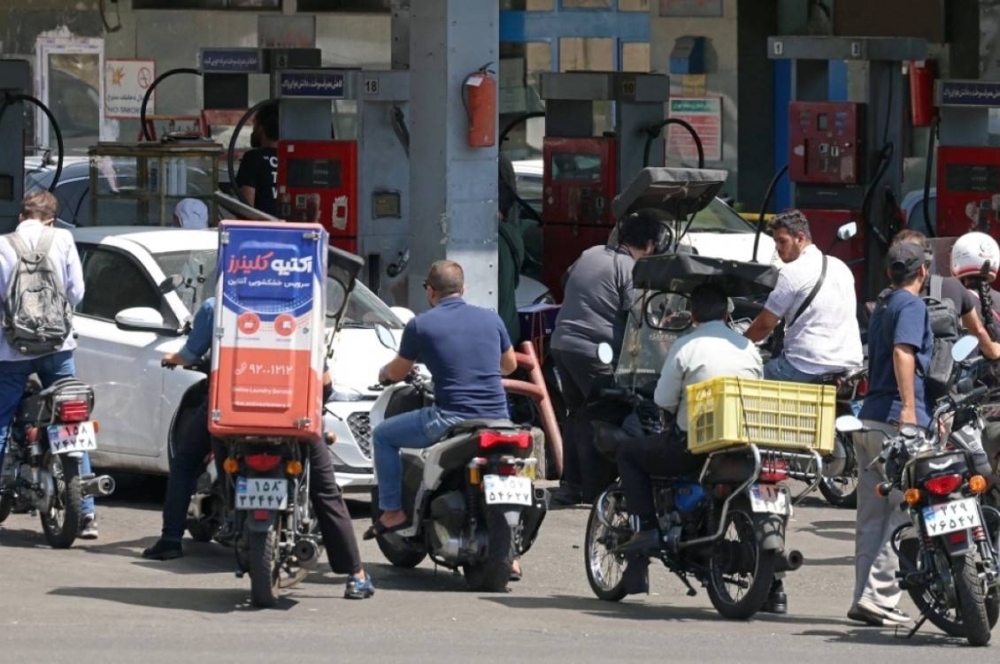 Iranians queue for petrol after new US sanctions