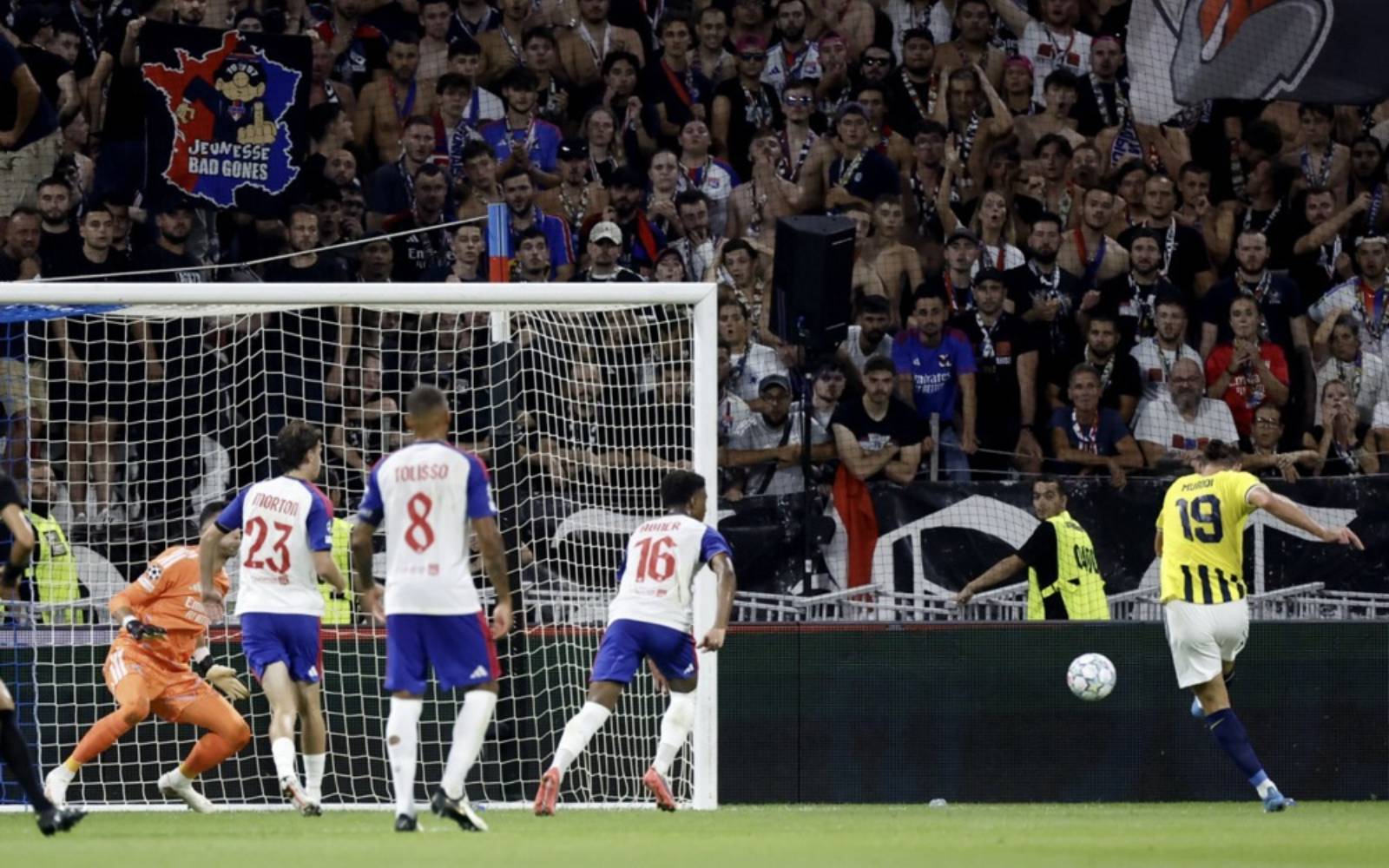 Fenerbahce stun Lyon to reach Champions League league phase