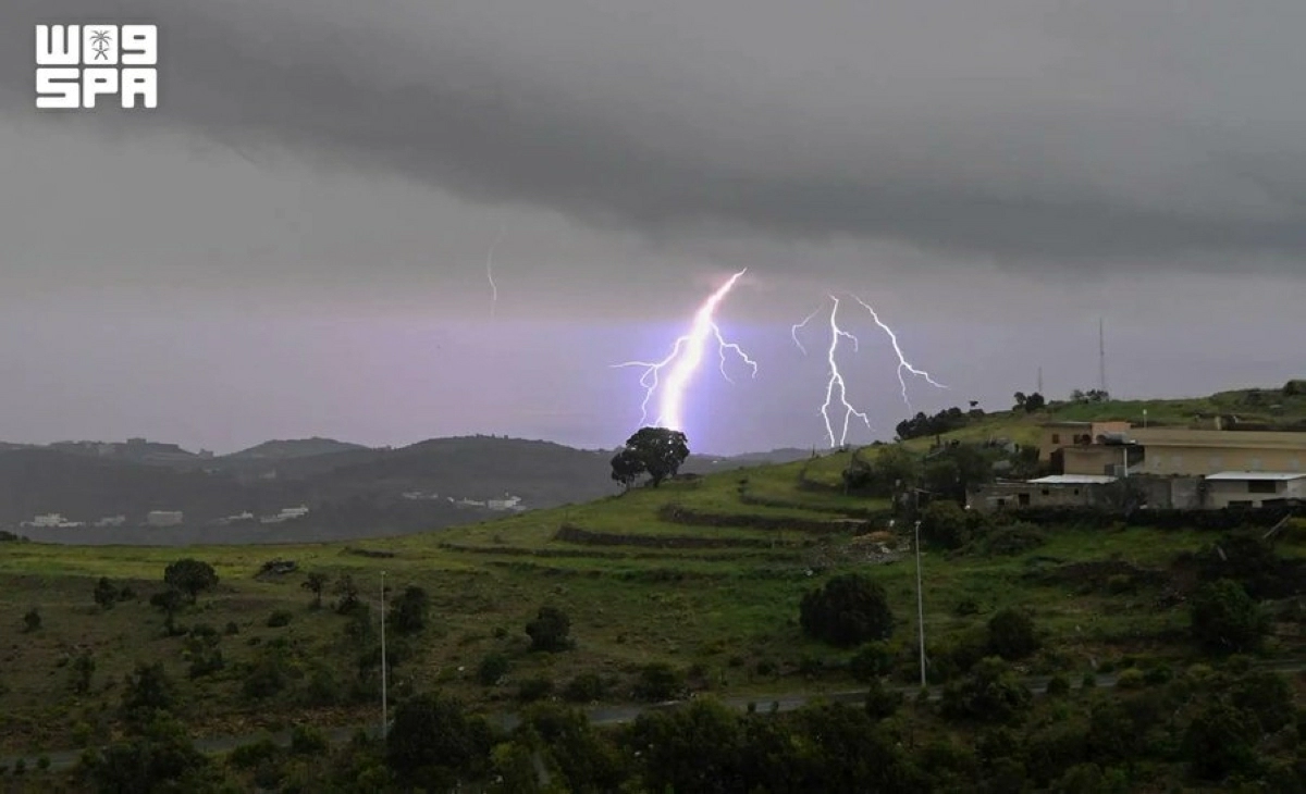 Thunderstorms, flash flood risk forecast across parts of Kingdom as temperatures hit 47°C