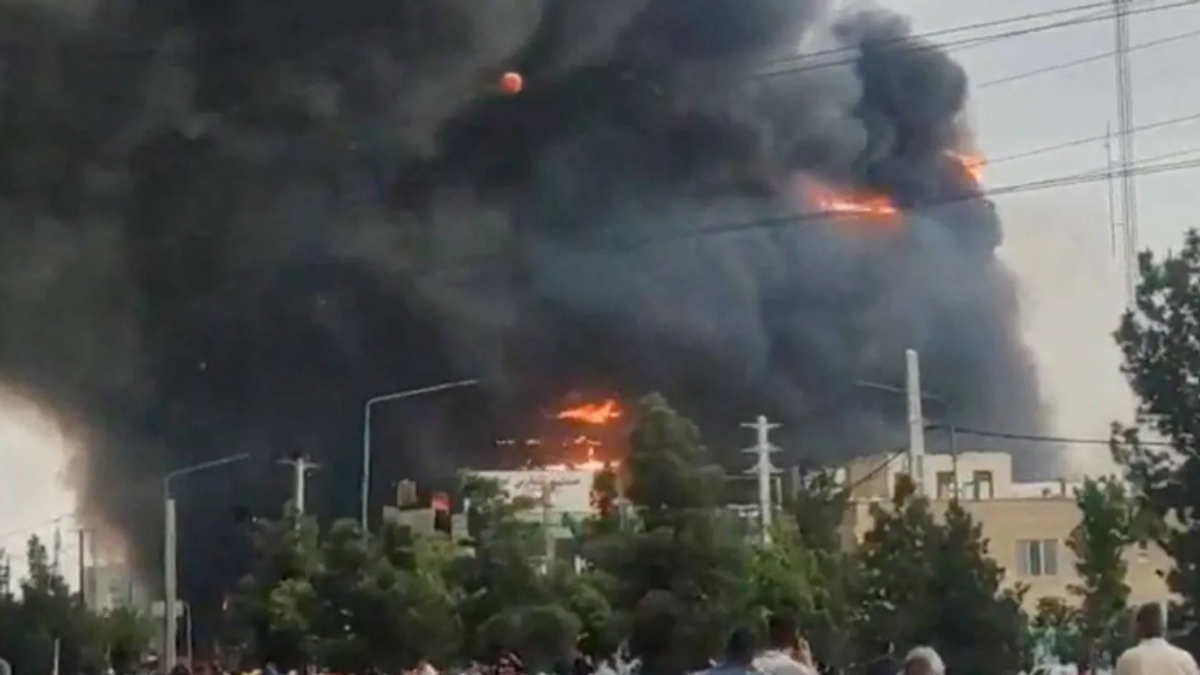 Fire breaks out at factory in Tehran's Naserabad industrial zone