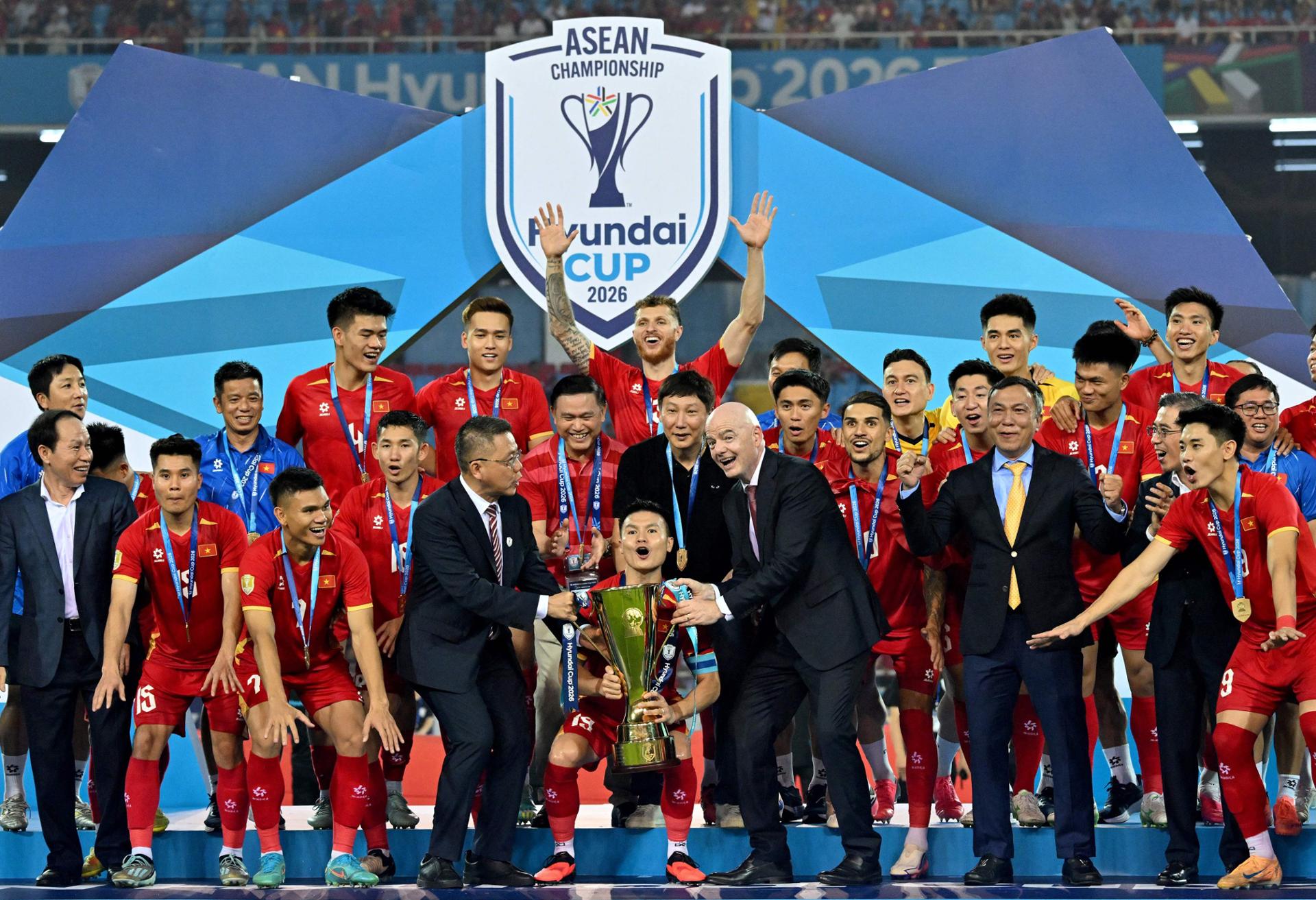 Korean coach leads Vietnam to top ASEAN football title