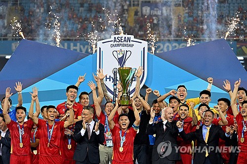 S. Korean coach leads Vietnam to top ASEAN football title