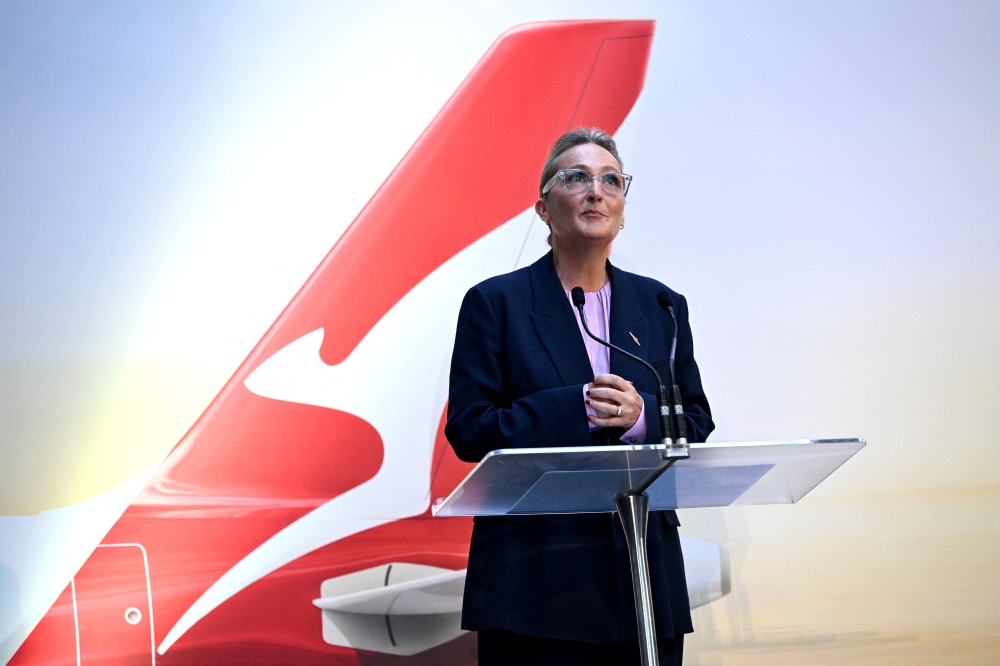 Qantas profit falls 20pc as Middle East conflict drives up fuel costs