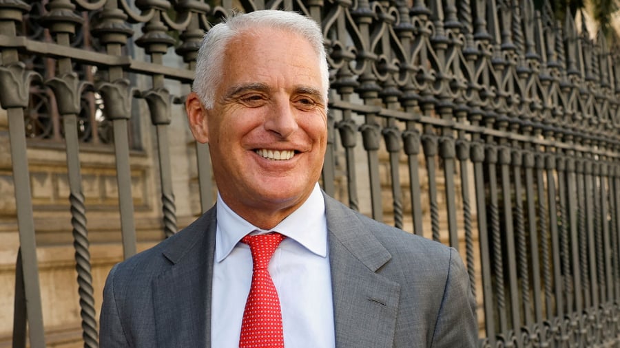 Andrea Orcel: The banker who boxes – who is the manager that is swallowing Commerzbank?