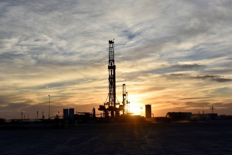London shares pull back as easing Middle east oil panic trims energy majors