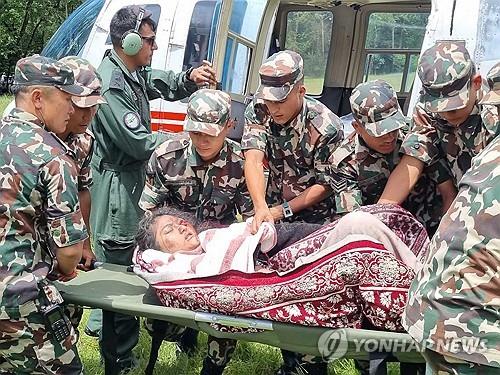 (2nd LD) Gov't sends emergency response team to Nepal over 9 missing S. Koreans after massive floods
