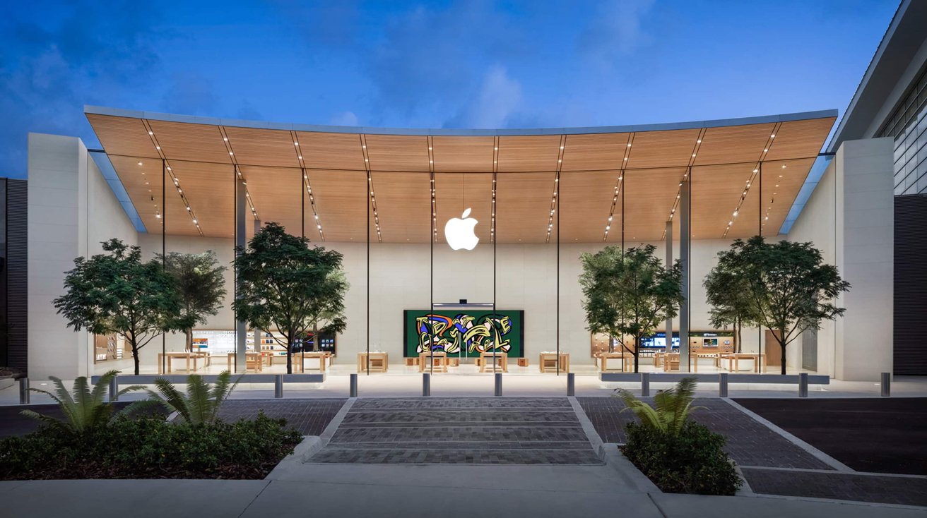 Crime blotter: Thieves try using stolen credit cards at a Miami Apple Store