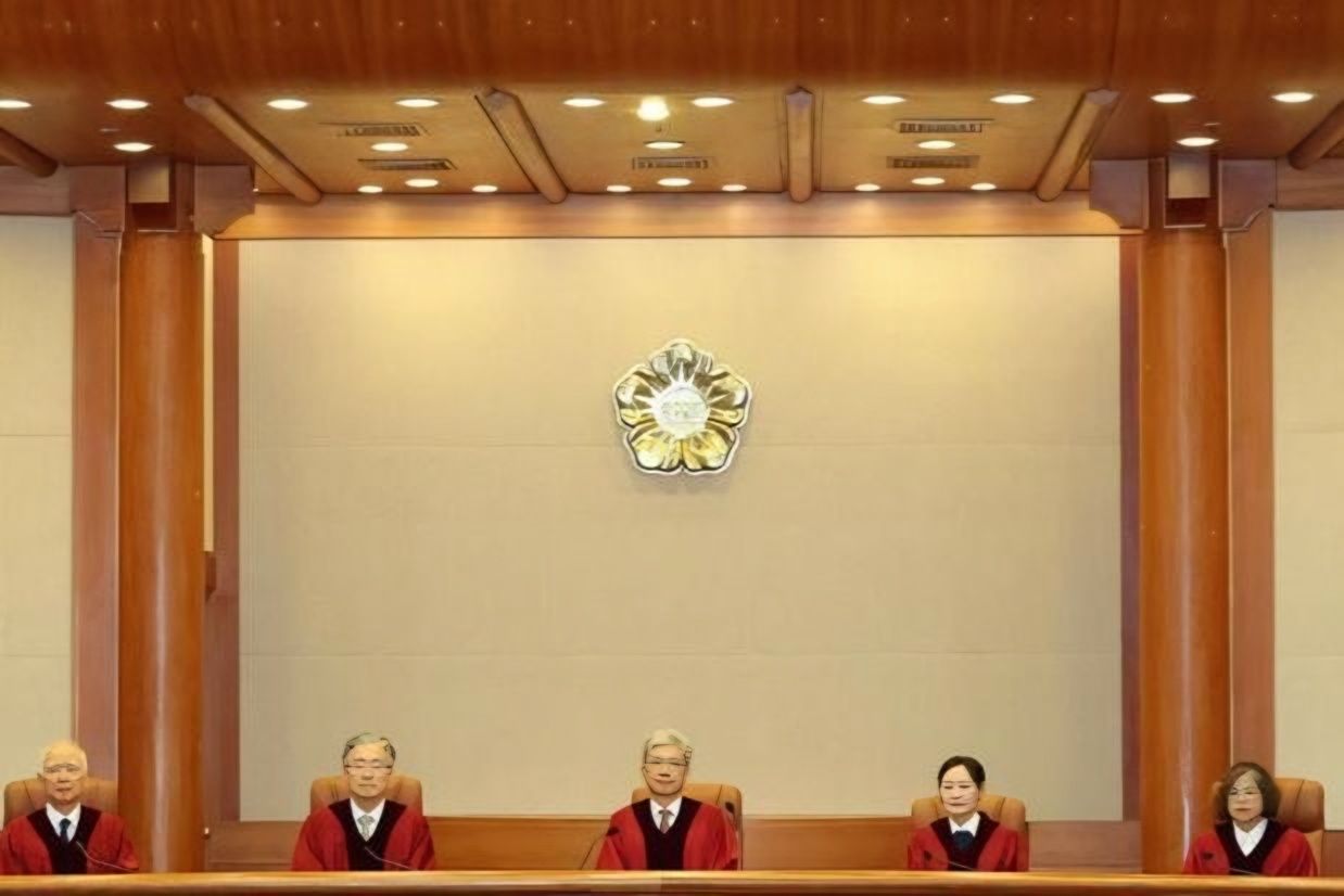Court says Korea must allow birth registration for foreign children born in country