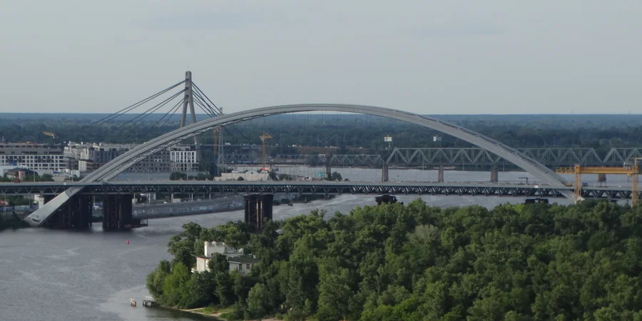 Video captures Russian drone crashing meters from Kyiv's Podilskyi Bridge