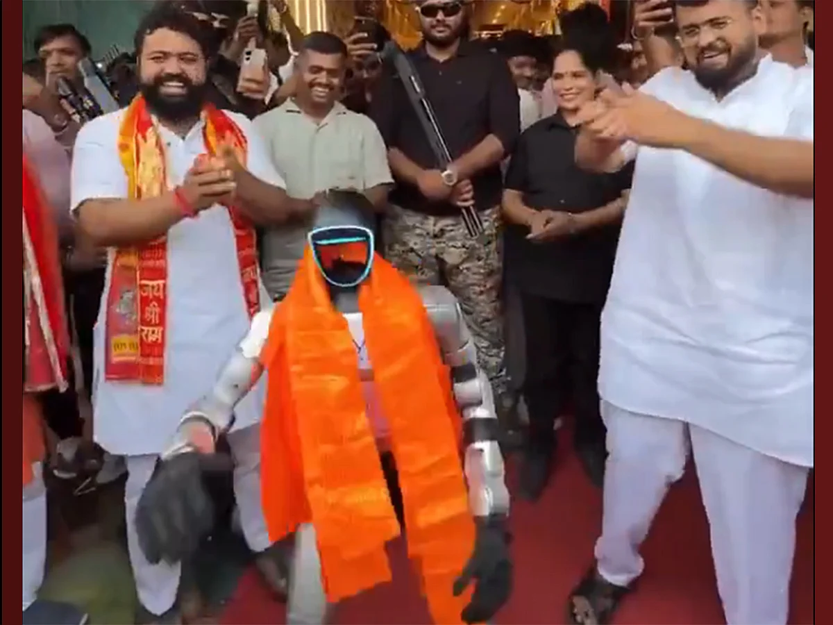No human chief guest? Rs1.2 million robot steals Ujjain show