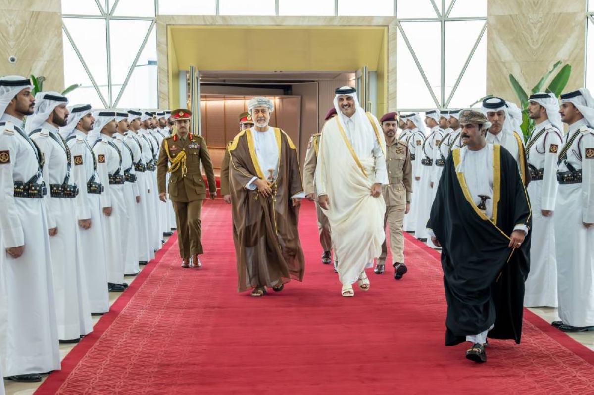 HH the Amir leads well-wishers to welcome Sultan of Oman