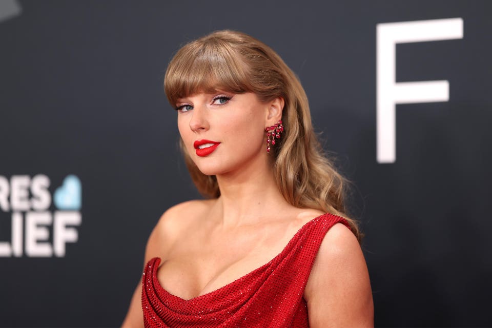 Taylor Swift Hits No. 1 After Missing The Throne With Several Recent Singles