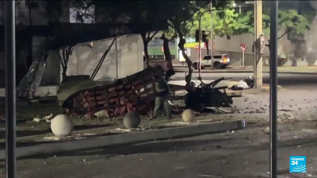 Colombia police station bombed wounding 14 people