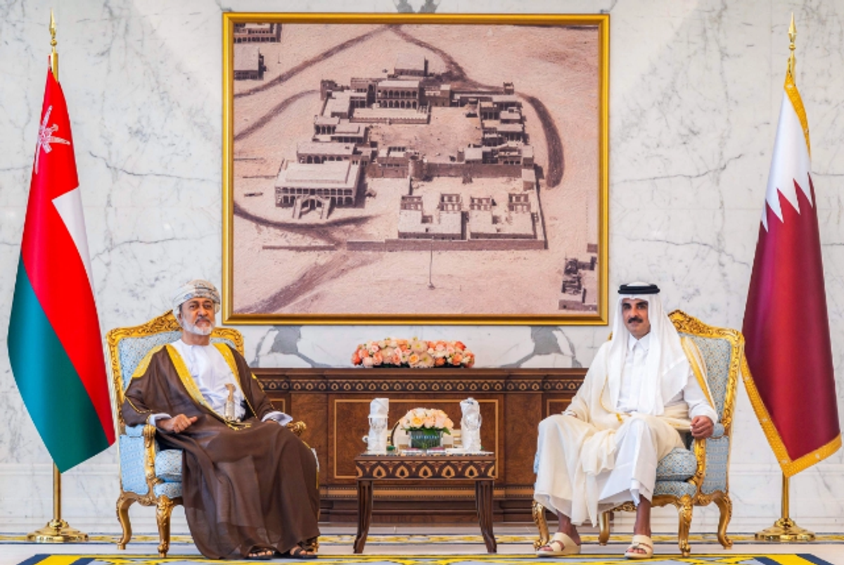 Qatar’s emir welcomes Oman’s sultan in Doha