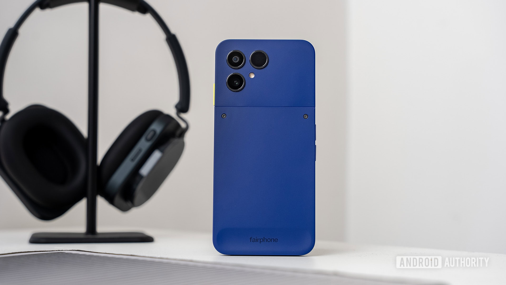 This repairable Android phone just won over almost everyone